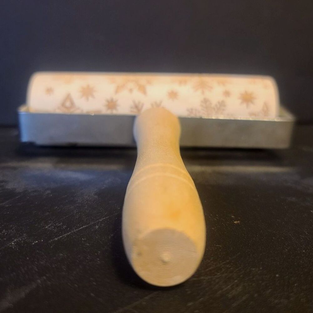 Embossing Snowflake‎ Wooden Rolling Pin - Picture 3 of 4